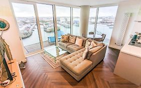 Waterfront Retreat: Modern 2-Bed